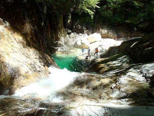 katsuさんに続いて登ってみた。そして、この後、やはりロカさんも登ってきた。ここはスライダーしてるブログをみたことあるのでしようか迷ったけど、ちょい痛そうなので迷った・・・