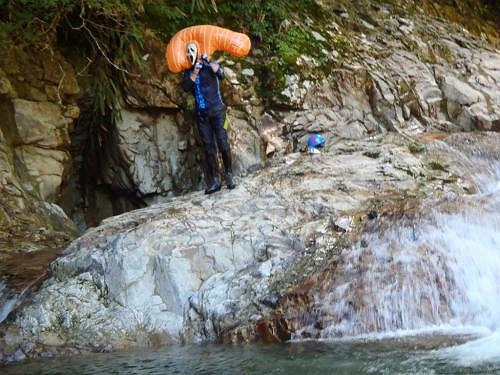 再度かぶりものをして飛び込むひでぶーさん