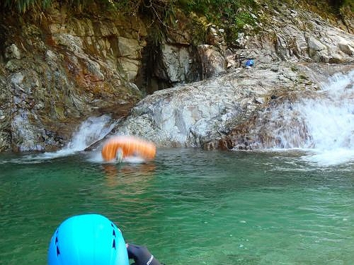 顔面からどぼんっ！したように見えたけど・・・ｗ