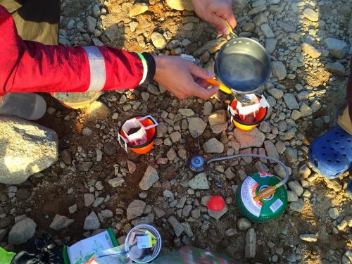 ひでぶーさんがもってきていたコーヒードリップを頂きました。山の上で贅沢な気分