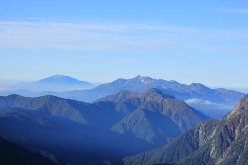木曽御嶽山、乗鞍岳アップ。何気にある雲海も神秘的