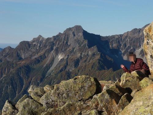 ひでぶーさんい頂いたS嬢と前穂高。これも迫力ありあり。吊尾根もこう見ると本当に吊橋みたいな形なんやね