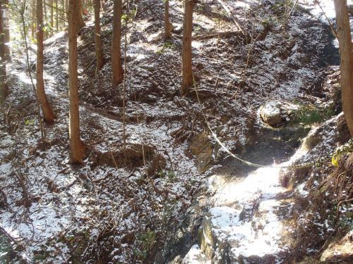 このルートは沢沿いだけどやばいトラバースがいくつかある