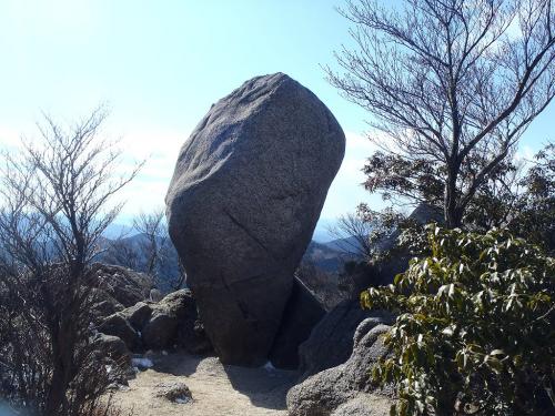 仙の石。今日は晴れ晴れしてる
