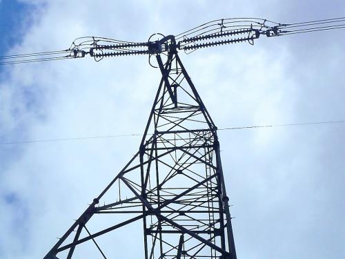 最初の鉄塔に到着。ここで一息