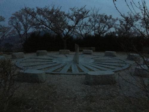 雌岳頂上(474m)に到着