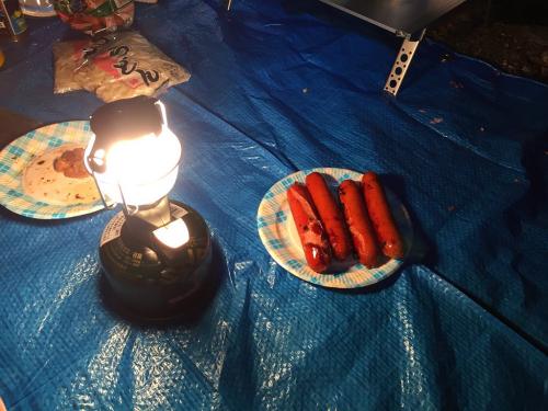 ひでぶ～さんが常念の時に持ってきてくれたお高いソーセージを今回も持ってきてくれた。これがうまいんです！