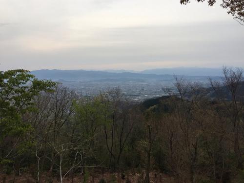 朝6:00におきる。めちゃくちゃ眠いけど・・・外の景色をみると空気が澄んで台高山脈が見えていた