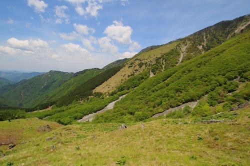 右側の尾根も気持ちよさそうだけど、あれは登れさそう