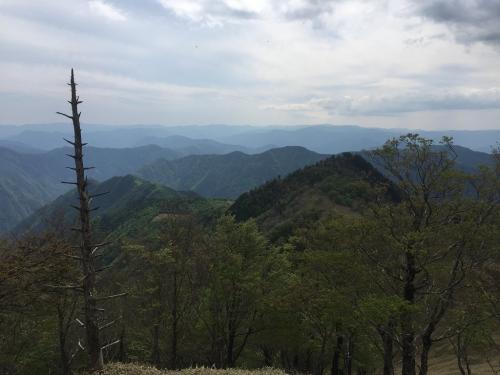 アケボノ平に向かう途中、南側の山が連なる素晴らしい景色が見れた