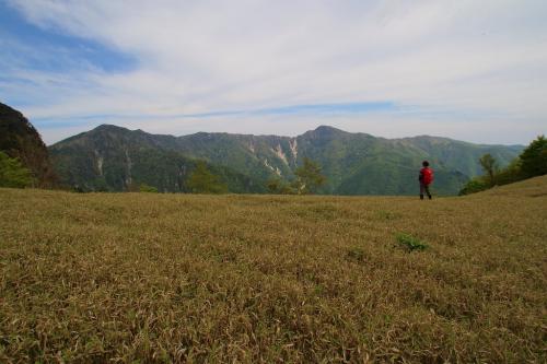 アケボノ平と釈迦ヶ岳や孔雀岳