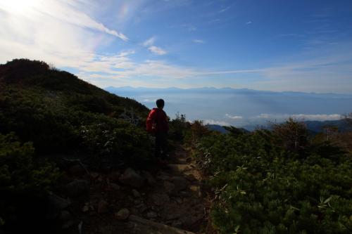 ここでやっと南アルプス側の展望が開けた