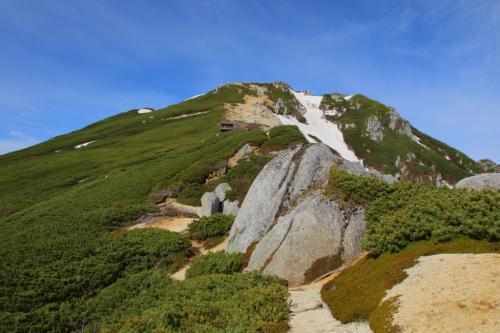 この岩のところまでくるとあと少し