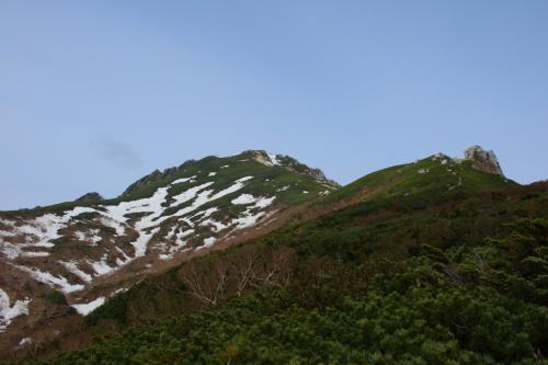 名残惜しく振り返りながら空木岳を振り返る