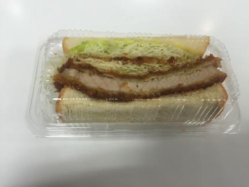 いつもの駒ヶ岳SAでカツサンドを食べました。これ好きなんですよね～～