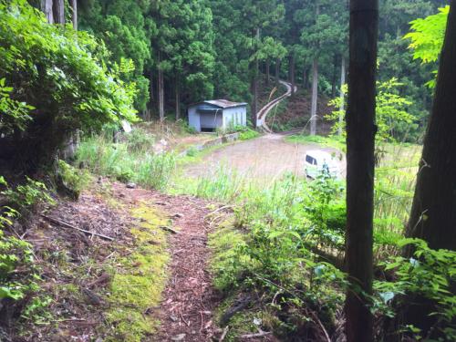 駐車場が見えた