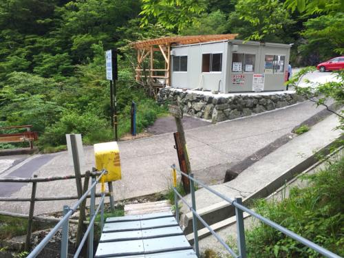 行者還トンネル西口に到着した。1000円の駐車料金はやっぱ高いな