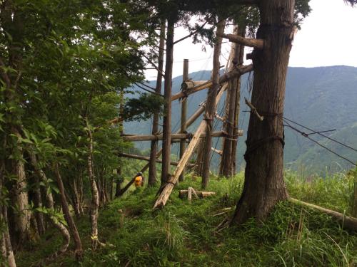 途中なんか組み立て途中のものがあった。なんだこれは？