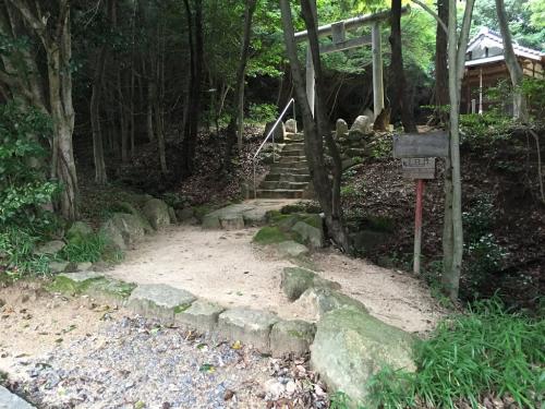 ここから入山します