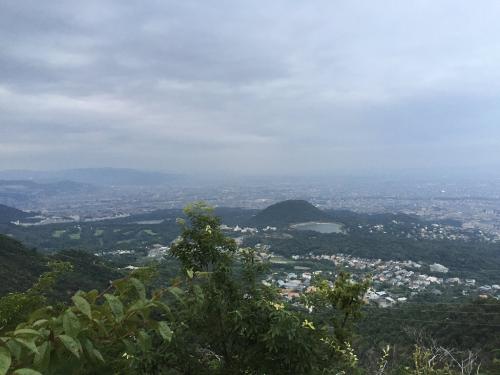 続いてガベの城の展望地に到着。う～ん撮影しなおしたかったけど、この大気だとダメですな