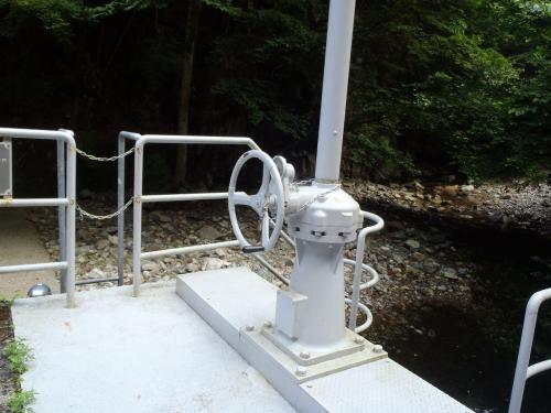 送水路取付のここを乗り越えて入渓