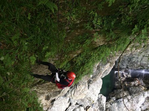最後だけ懸垂下降で降りる