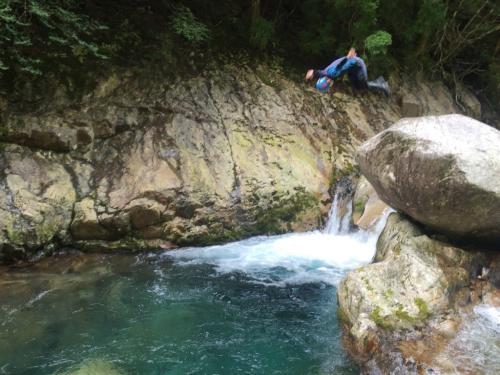こんどはひでぶーさんが前宙で・・・