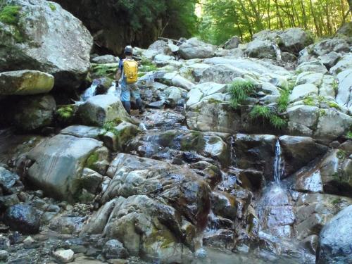この沢はガレてるところが多い