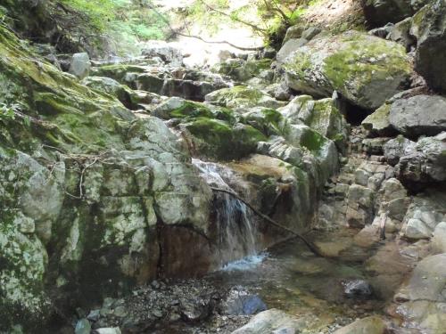 ナメ地帯をどんどん登っていきます