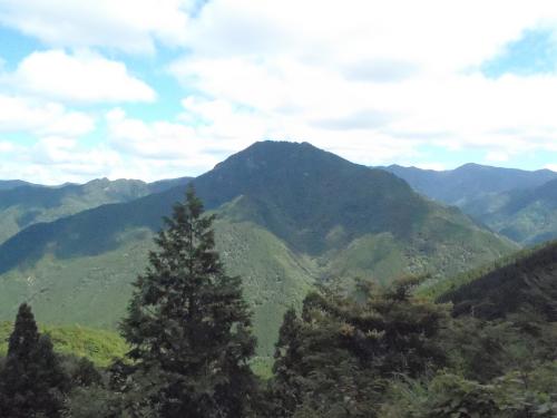 途中に展望の良いところがあった。バリゴヤの頭がハッキリ見える