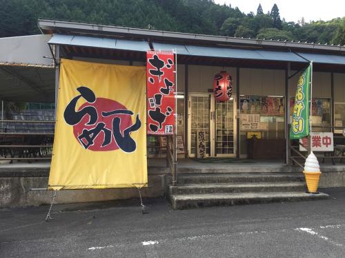 今回は以前から気になっていたザ・トンネルで食事をすることにした