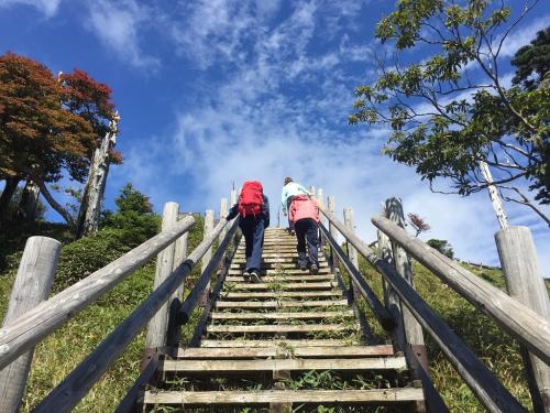 日出ヶ岳へ登ります
