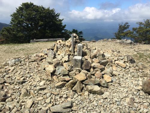日出ヶ岳山頂三角点