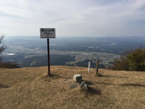 こちらはオマケで車で行ける霊山山頂（766m）に立ち寄りました。錫杖ヶ岳より高いんやね