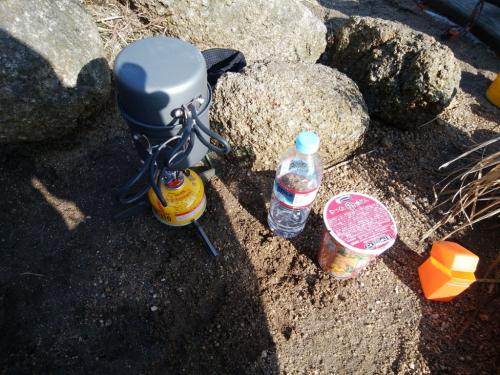 ちょっと早いけど昼食