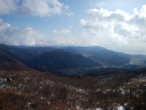 東側、本当は白山や伊吹山が見えるようだけど、この通りのガスで隠れていた