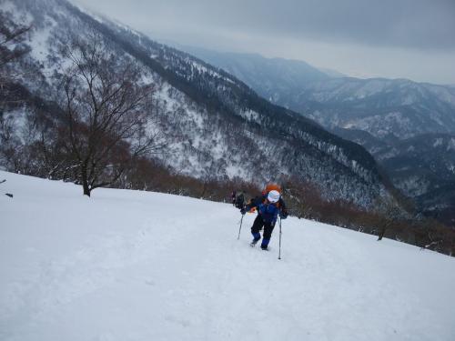 みなさんヒーヒー言いながらの急登