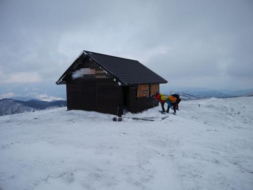 避難小屋に到着