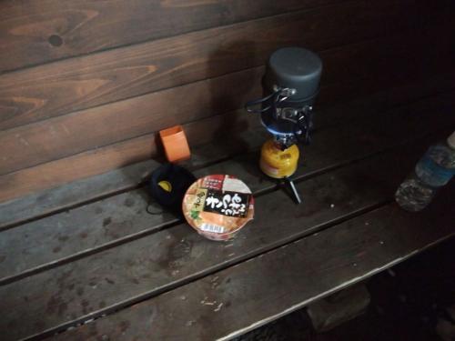 今日の昼食はきつねうどんなり！