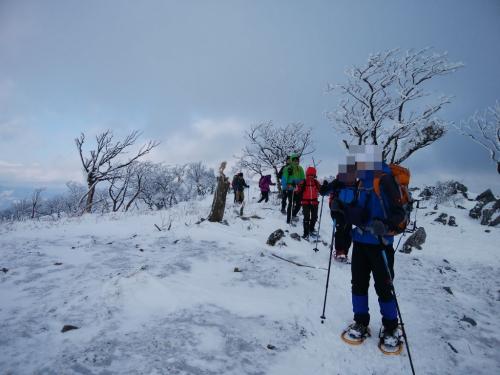 避難小屋から下山します