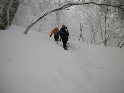 ここの手前くらいから足が痛みだして、有難いことにお二人に先頭を行ってもらう