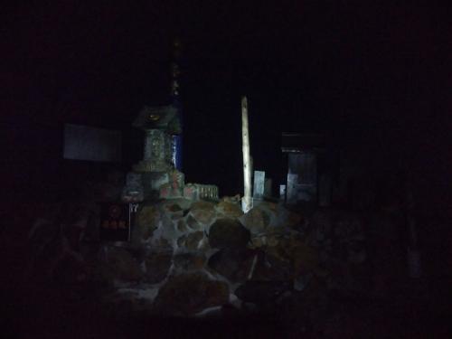 赤岳の頂上へ向かった