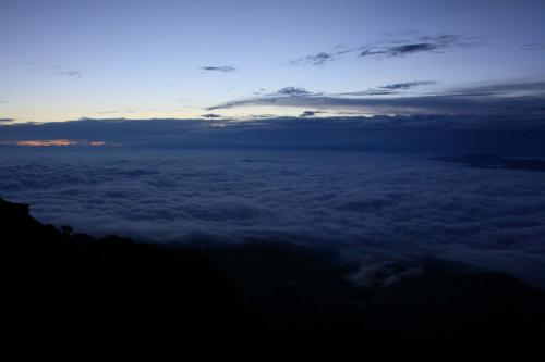なんという雲の大海原だ！こんな雲海は見たことがない