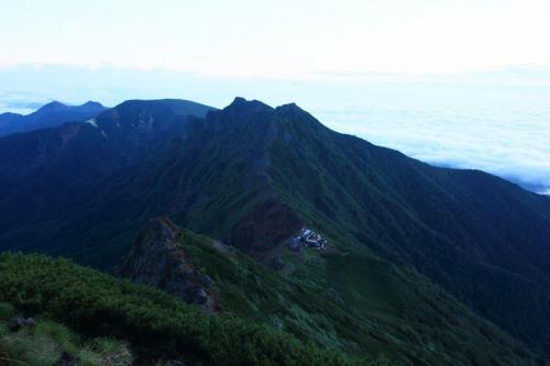 横岳方面。すっかりガスがはけて稜線が見える