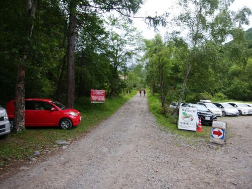 やまのこ村の駐車場に戻ってきた。この時、またガスっていた。ガスがはけていたのはほんの数時間だけだったのね