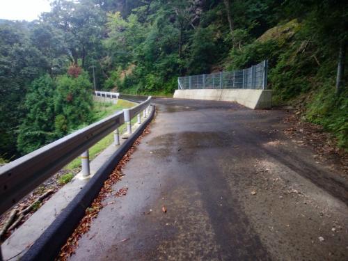 いつものこのガードレールから入っていきます