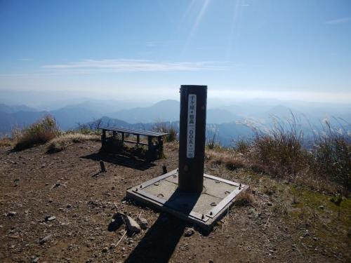 千ヶ峰（1005.2m）。一応1000m越えですよ