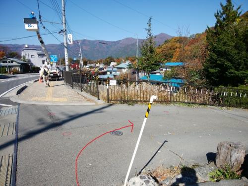 ここを右に入る