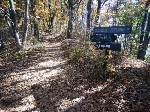 ここで天上山の山頂へ立ち寄る