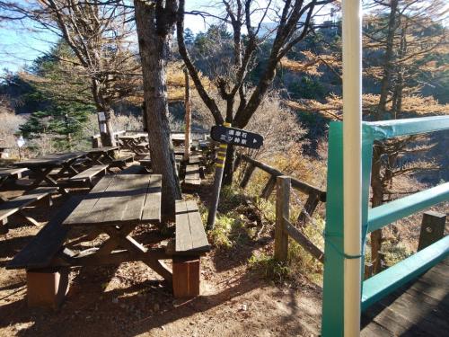 今回はヤマノススメのコースを下山して三ツ峠駅へ向かいます